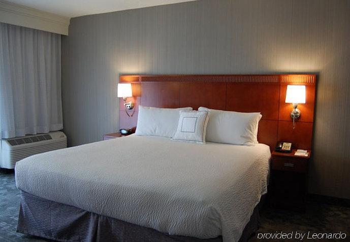 Courtyard Near Duke University/downtown Hotel 3*