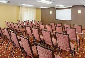Courtyard Near Duke University/downtown Hotel 3*