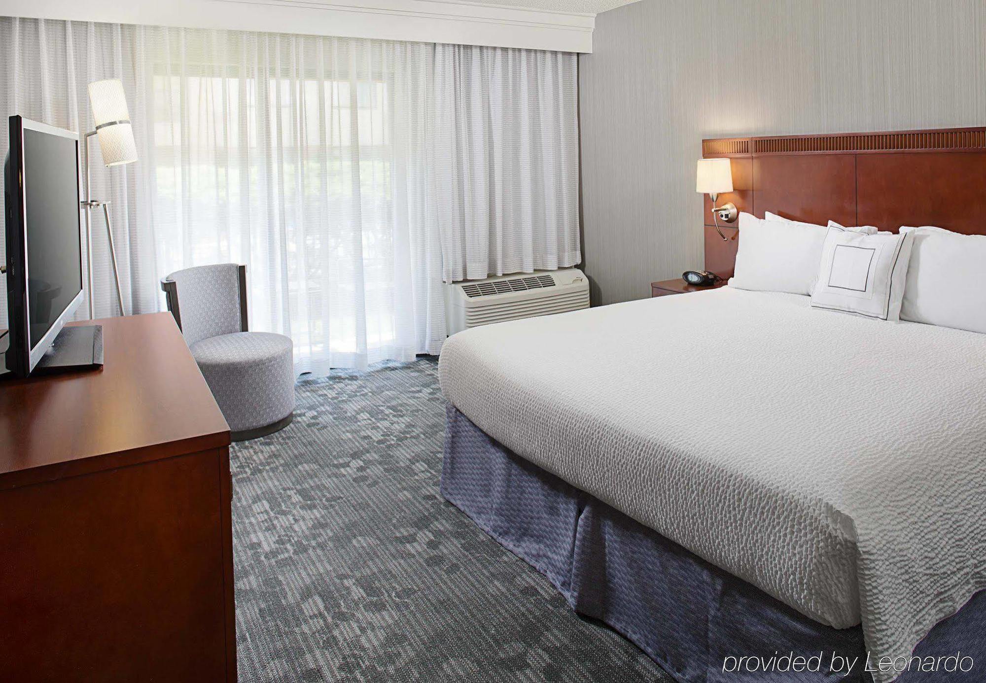 Hotel Courtyard Near Duke University/downtown 3*